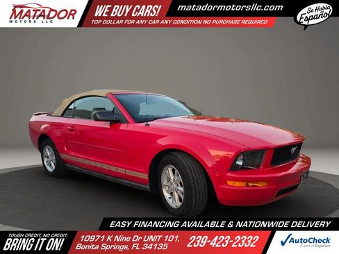 Used 2008 Ford Mustang Deluxe Convertible RWD image 3