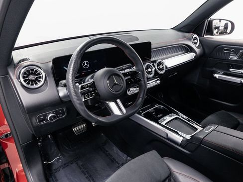 Used 2024 Mercedes-Benz EQB 300 4MATIC image 8