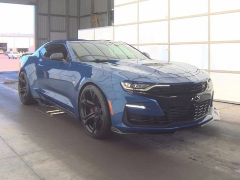Used 2019 Chevrolet Camaro SS RWD image 2