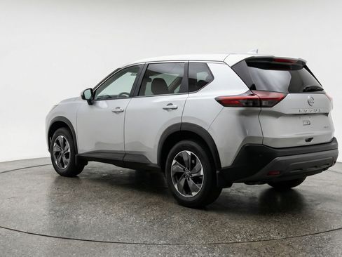 Used 2025 Nissan Rogue SV AWD/4WD image 6