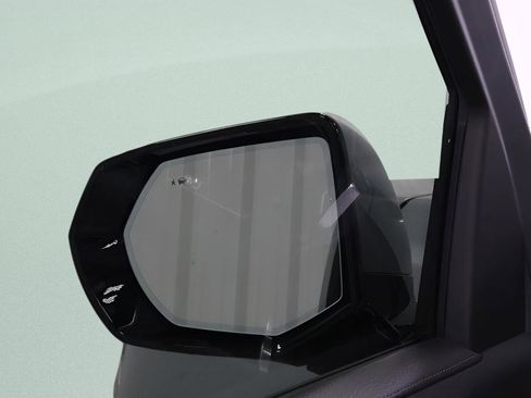 Used 2024 GMC Yukon XL Denali image 23