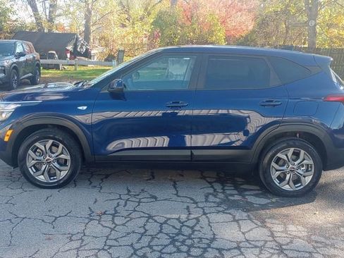 Used 2025 Kia Seltos LX image 4