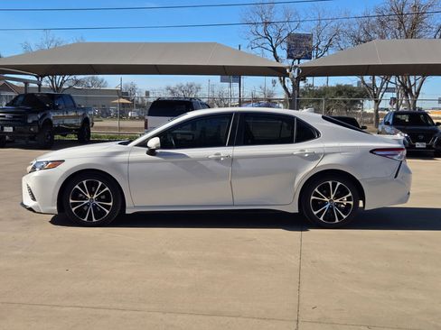 Used 2020 Toyota Camry SE image 6