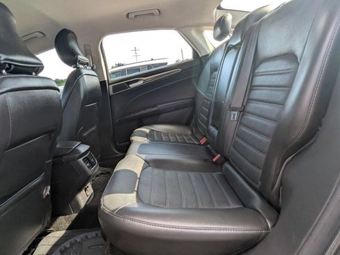 Used 2016 Ford Fusion SE w/ Equipment Group 202A FWD image 10