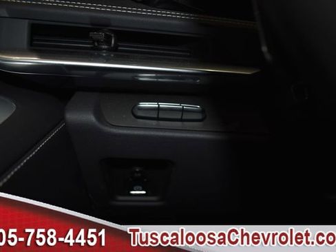 Used 2024 Chevrolet Corvette Stingray Preferred Cpe w/ Body-Color Dual Roof Package image 33