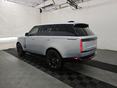 Used 2024 Land Rover Range Rover SE AWD/4WD image 2