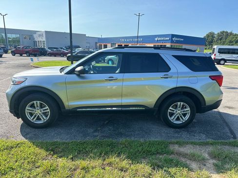 Used 2024 Ford Explorer XLT w/ Equipment Group 202A AWD/4WD image 11