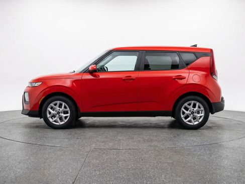 Used 2025 Kia Soul LX w/ LX Technology Package FWD image 5