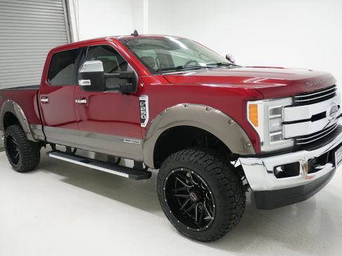 Used 2019 Ford F250 Lariat w/ Lariat Ultimate Package image 2