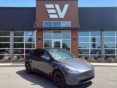 Used 2023 Tesla Model Y Long Range AWD/4WD image 1