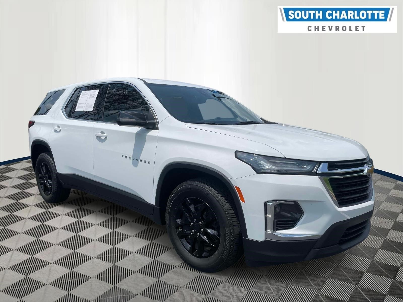 Used 2023 Chevrolet Traverse LS FWD image 3