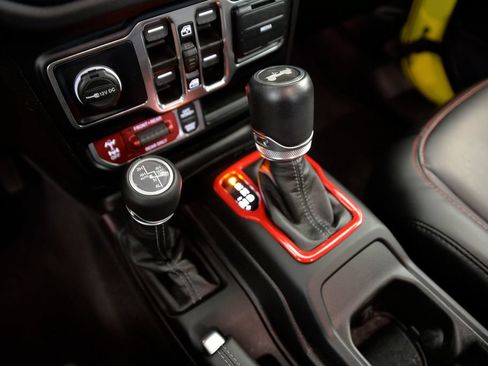 Used 2024 Jeep Wrangler Unlimited Rubicon AWD/4WD image 26