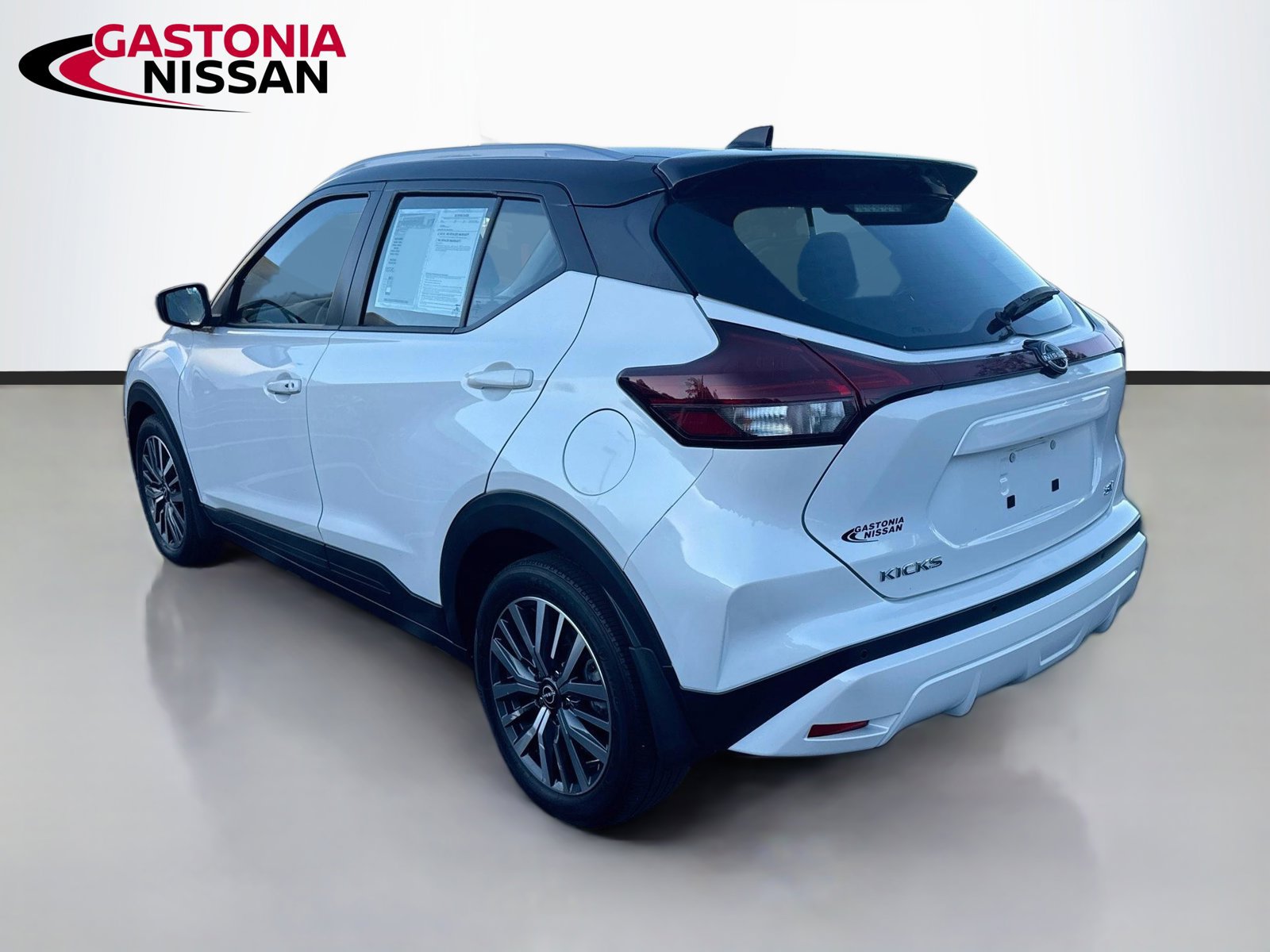 Used 2023 Nissan Kicks SV FWD image 6