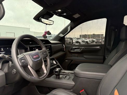 Used 2025 GMC Sierra 1500 AT4 w/ AT4 Premium Package AWD/4WD image 10