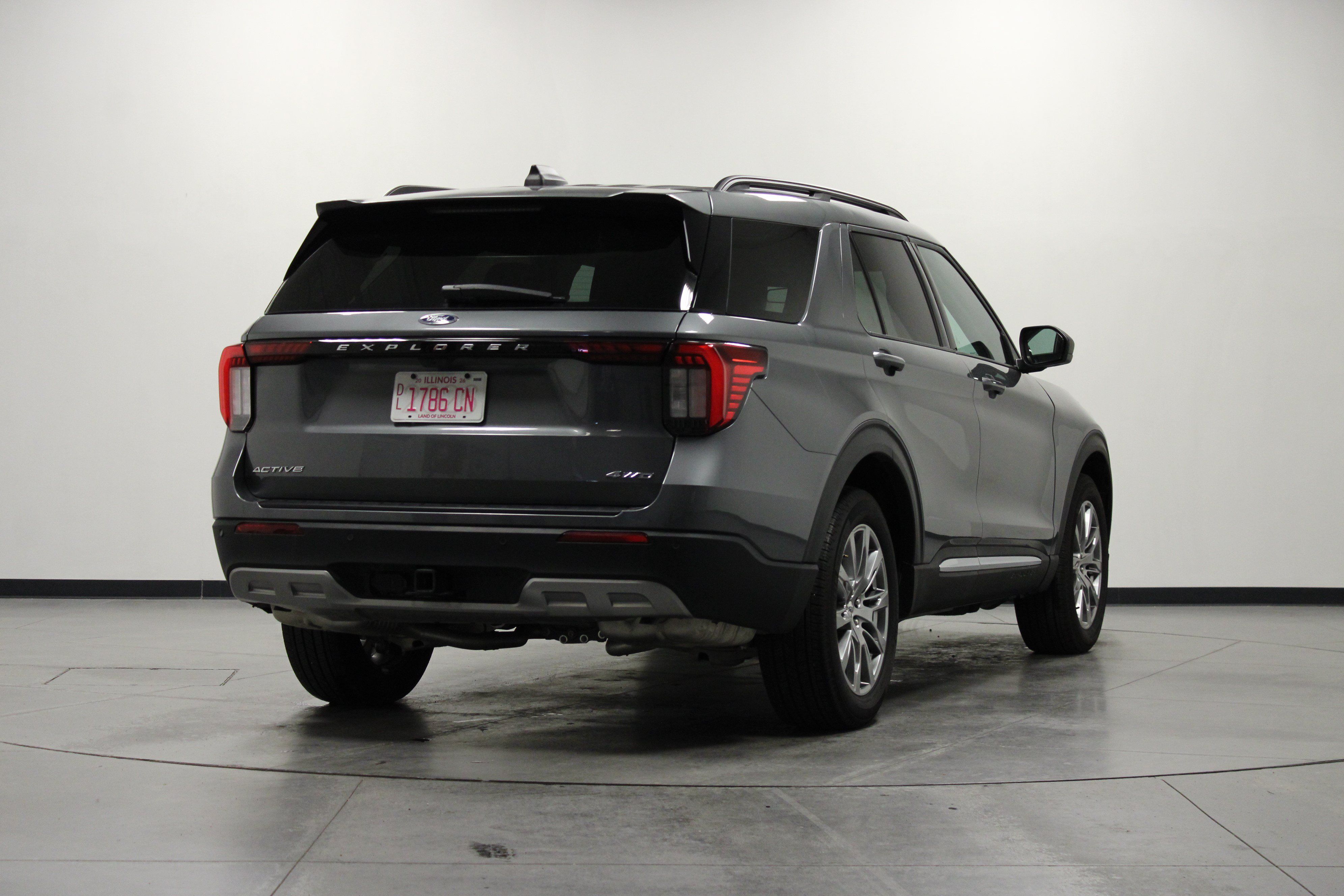 Used 2025 Ford Explorer Active w/ Active Comfort Package AWD/4WD image 4