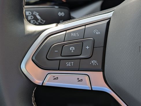 Certified 2024 Volkswagen Taos S FWD image 31