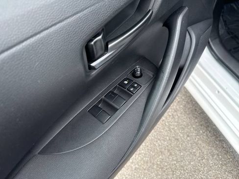 Used 2025 Toyota Corolla LE FWD image 10
