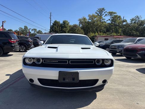 Used 2022 Dodge Challenger SXT image 42