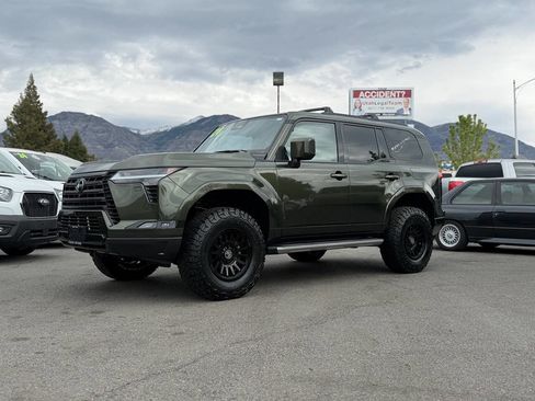 Used 2024 Lexus GX 550 w/ Accessory Package (Z1) AWD/4WD image 1