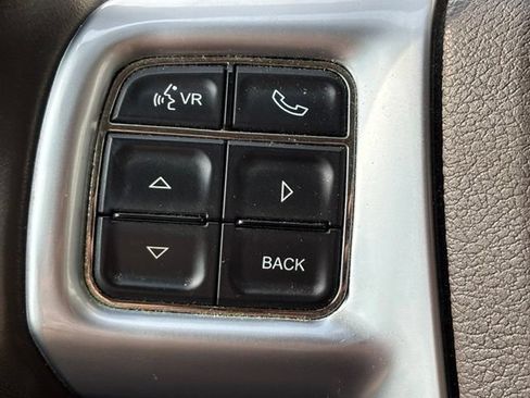 Used 2013 Chrysler Town & Country Touring FWD image 10