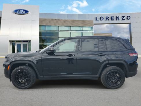Used 2024 Jeep Grand Cherokee Limited w/ Black Appearance Package image 8