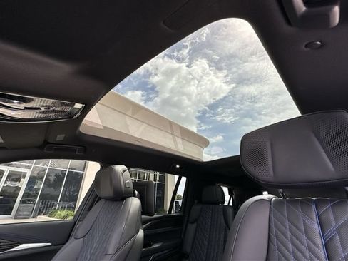 Certified 2026 Cadillac Escalade IQL Sport 1 w/ LPO, ONYX Package AWD/4WD image 29
