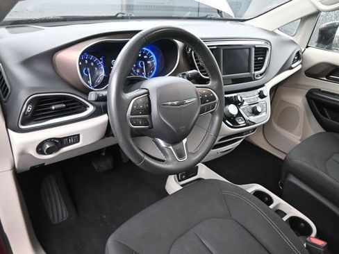Used 2022 Chrysler Voyager LX FWD image 30
