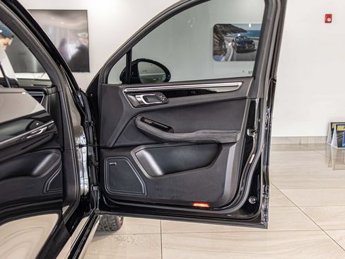 Used 2017 Porsche Macan GTS AWD/4WD image 40