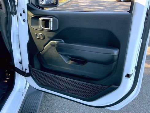 Used 2020 Jeep Gladiator Sport w/ Quick Order Package 24S AWD/4WD image 17