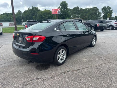 Used 2018 Chevrolet Cruze LT w/ Convenience Package FWD image 6