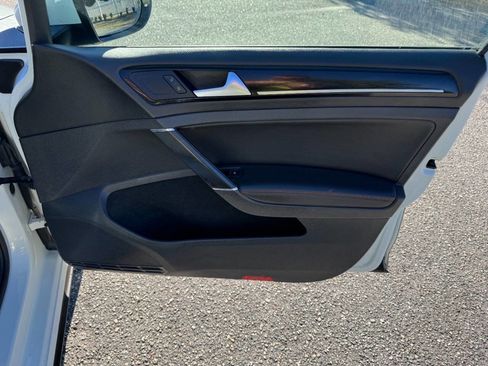 Used 2017 Volkswagen GTI SE image 45