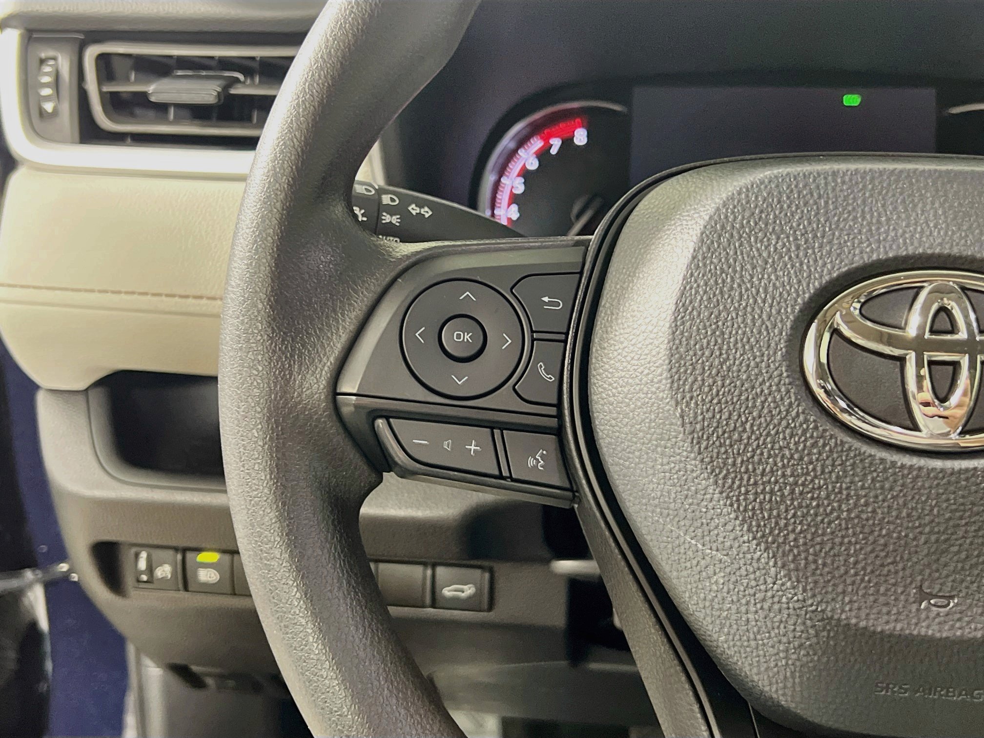 Used 2025 Toyota RAV4 XLE w/ Convenience Package FWD image 19