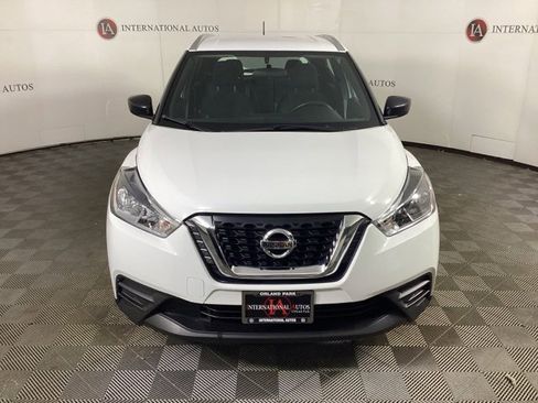 Used 2018 Nissan Kicks S image 2