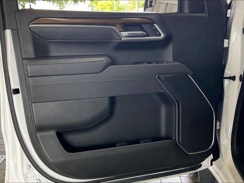 Used 2025 Chevrolet Silverado 1500 LT RWD image 2