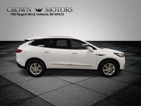 Used 2018 Buick Enclave Essence image 2