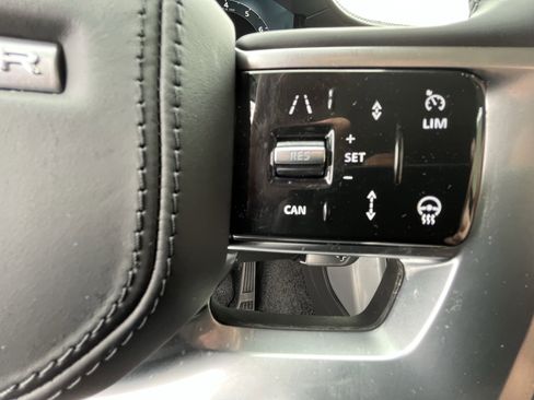 Certified 2025 Land Rover Range Rover SE image 20