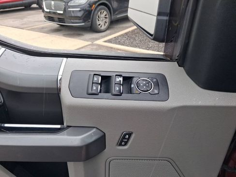 Used 2019 Ford F150 XLT w/ Equipment Group 302A Luxury AWD/4WD image 12
