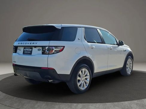Used 2016 Land Rover Discovery Sport SE image 3