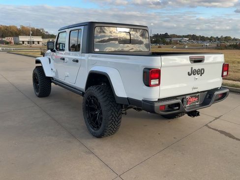 New 2025 Jeep Gladiator Sport image 6