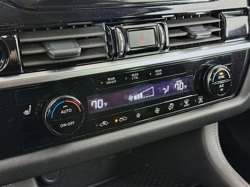 Used 2025 Nissan Pathfinder SV image 23