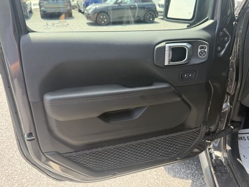 Used 2021 Jeep Wrangler Unlimited Rubicon w/ Dual Top Group AWD/4WD image 9