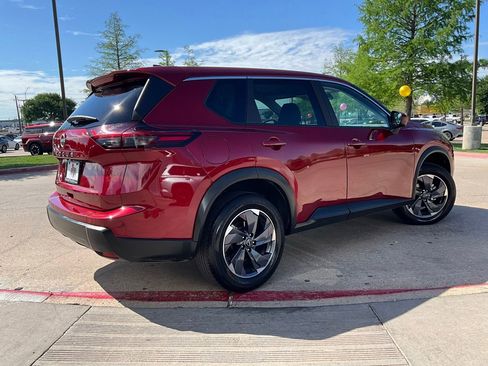 Used 2025 Nissan Rogue SV FWD image 6