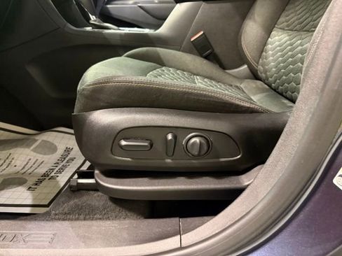 Used 2018 Chevrolet Equinox LT image 12