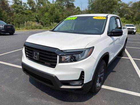 Used 2023 Honda Ridgeline Sport image 2