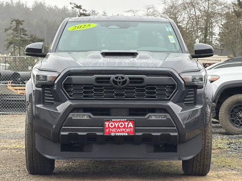 Used 2025 Toyota Tacoma TRD Sport AWD/4WD image 6