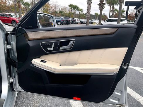Used 2014 Mercedes-Benz E 350 Sedan image 22