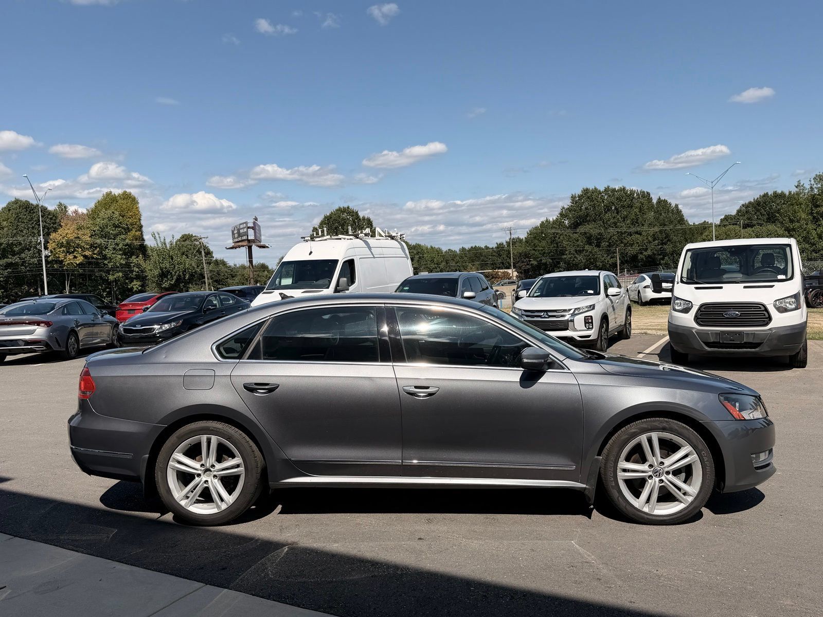 Used 2015 Volkswagen Passat TDI SEL Premium FWD image 4