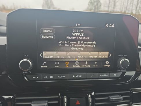 Used 2025 Nissan Pathfinder SV image 25