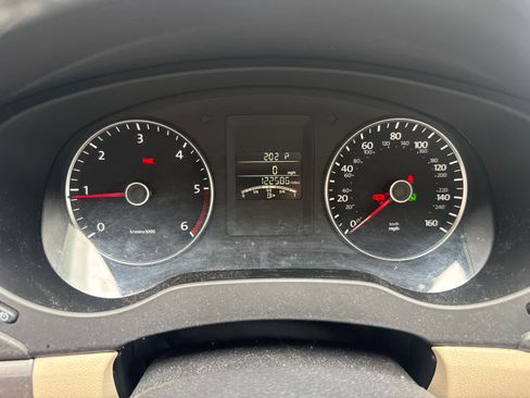 Used 2013 Volkswagen Jetta TDI FWD image 9