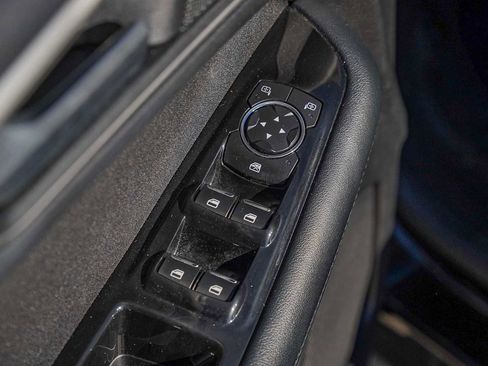 Used 2017 Ford Edge SEL image 23